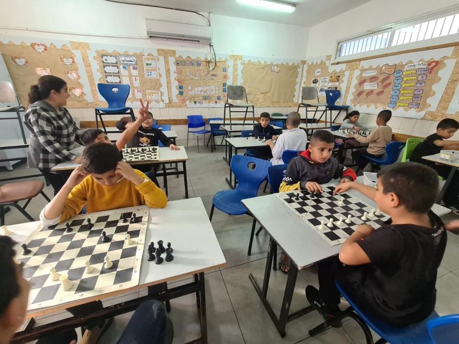 اقبال واسع على دورات تعليم الشطرنج في المركز الجماهيري رهط